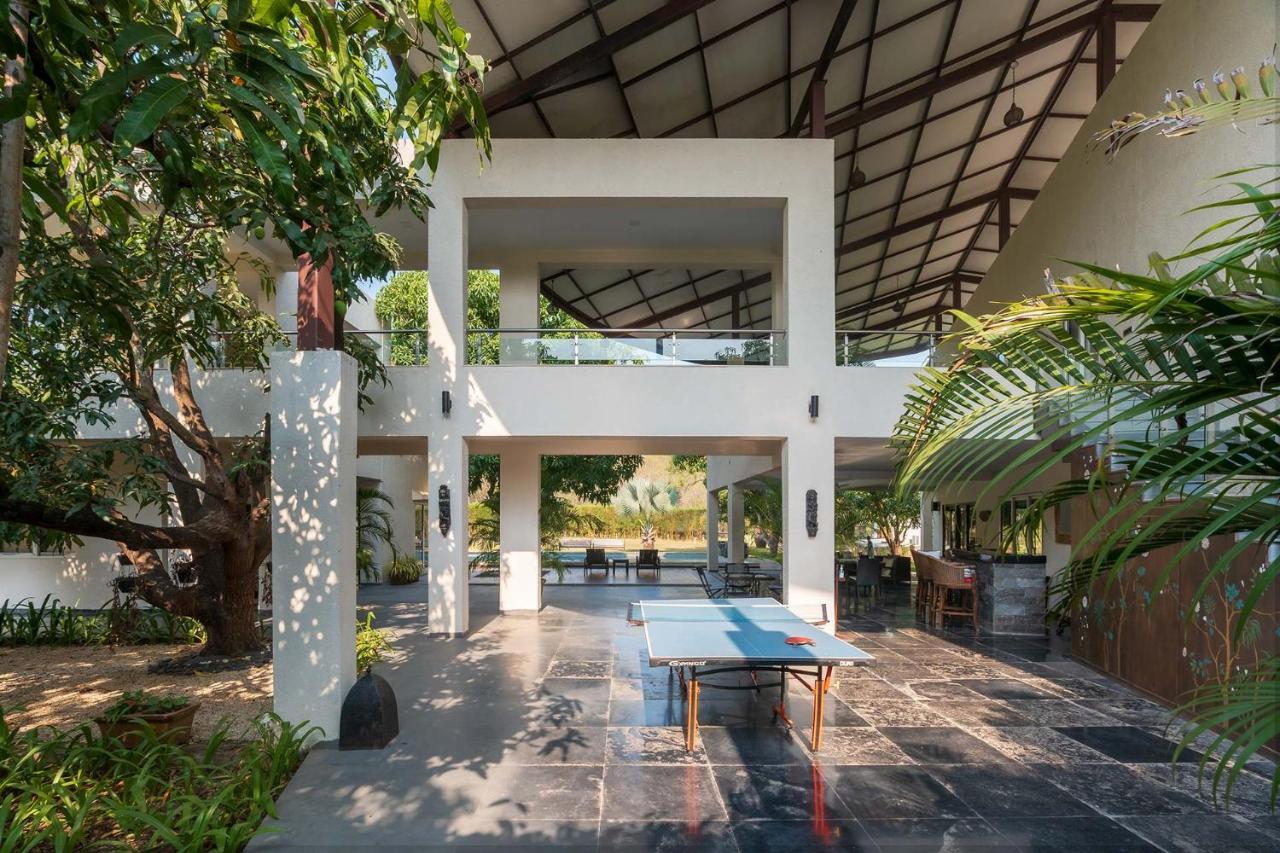 The Leaf By Stayvista - An Enchanting Escape Offering A Pool, Terrace, Lush Lawn, Contemporary Interiors, And Indoor Games Alibag Luaran gambar