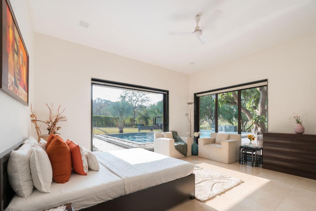 The Leaf By Stayvista - An Enchanting Escape Offering A Pool, Terrace, Lush Lawn, Contemporary Interiors, And Indoor Games Alibag Luaran gambar