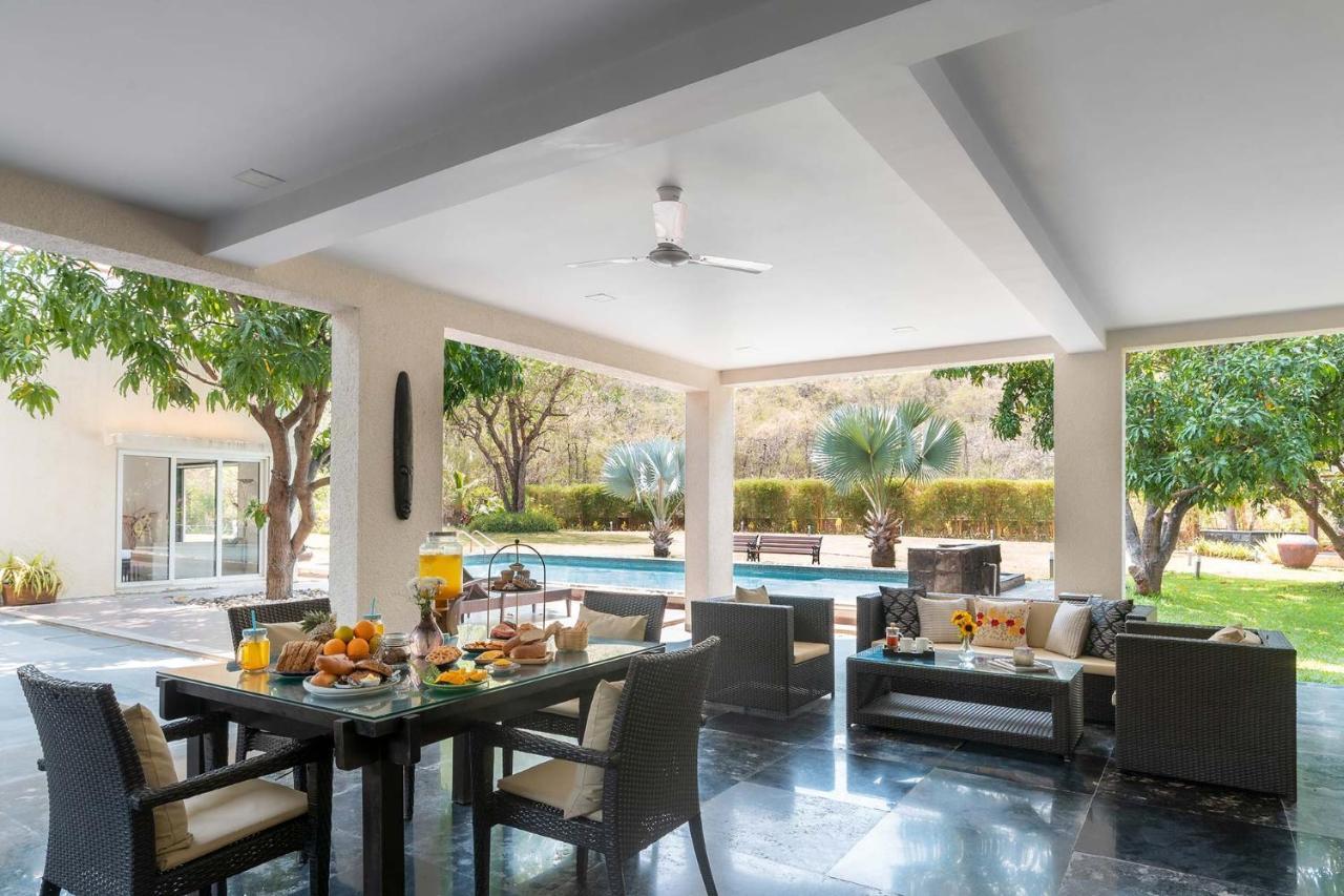 The Leaf By Stayvista - An Enchanting Escape Offering A Pool, Terrace, Lush Lawn, Contemporary Interiors, And Indoor Games Alibag Luaran gambar