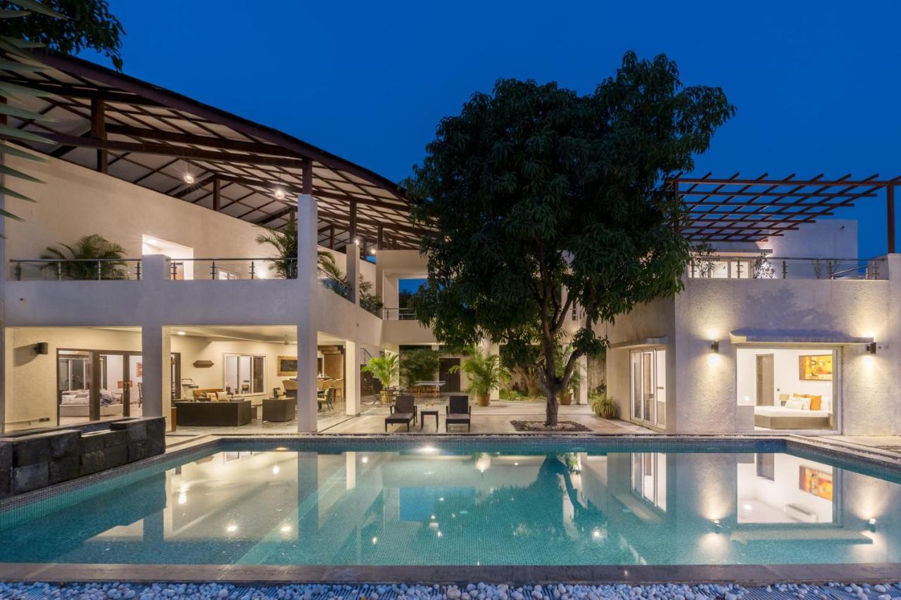 The Leaf By Stayvista - An Enchanting Escape Offering A Pool, Terrace, Lush Lawn, Contemporary Interiors, And Indoor Games Alibag Luaran gambar