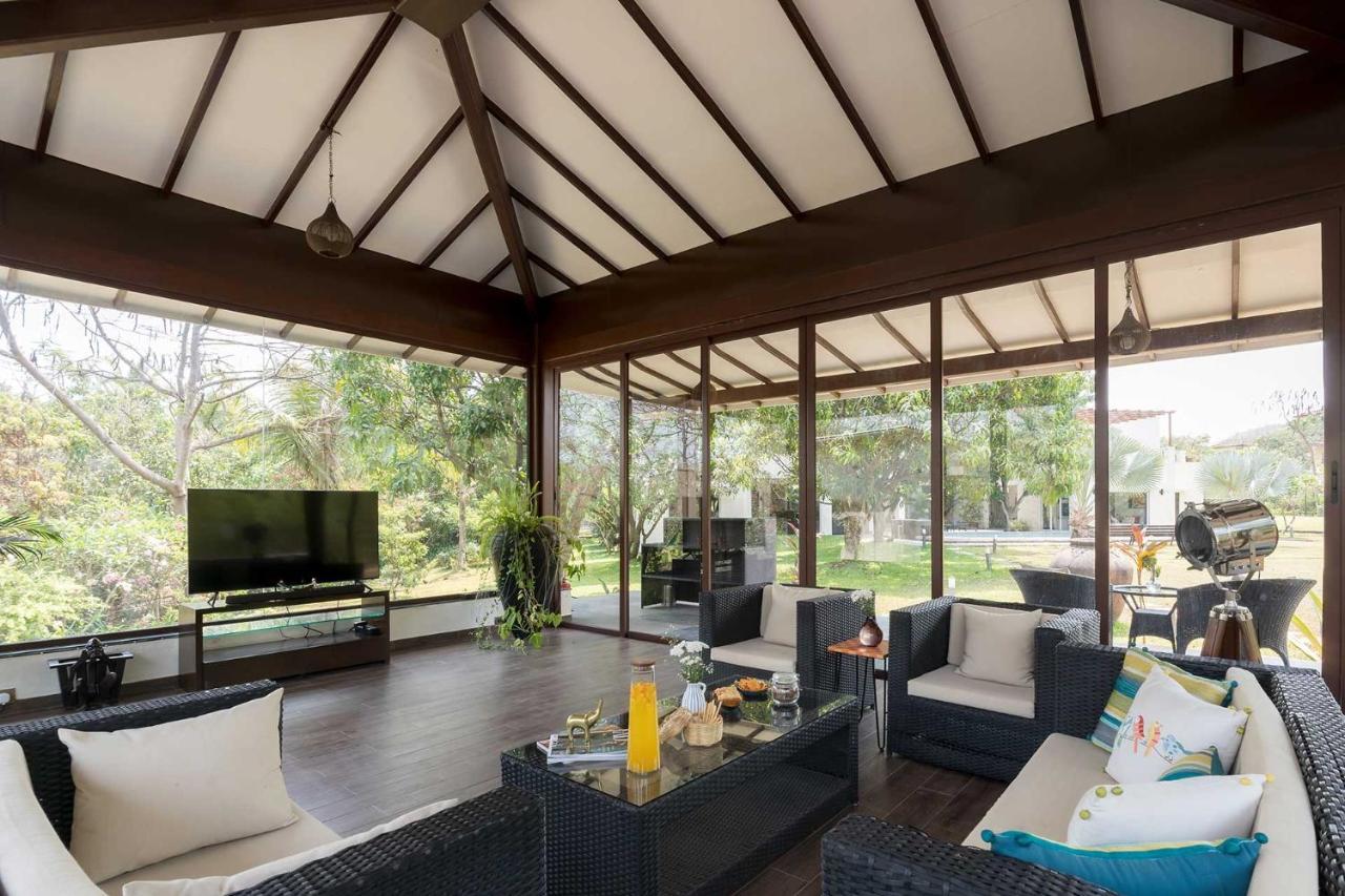 The Leaf By Stayvista - An Enchanting Escape Offering A Pool, Terrace, Lush Lawn, Contemporary Interiors, And Indoor Games Alibag Luaran gambar