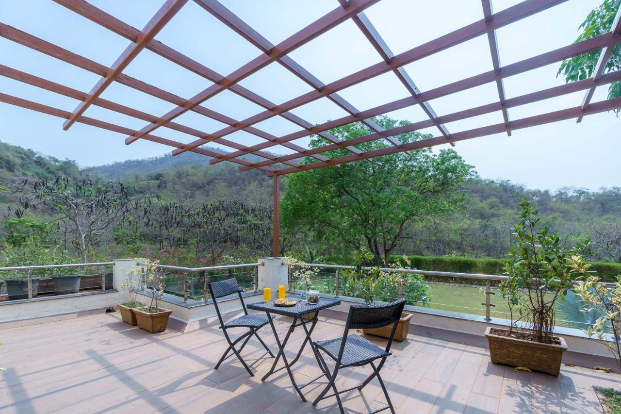 The Leaf By Stayvista - An Enchanting Escape Offering A Pool, Terrace, Lush Lawn, Contemporary Interiors, And Indoor Games Alibag Luaran gambar