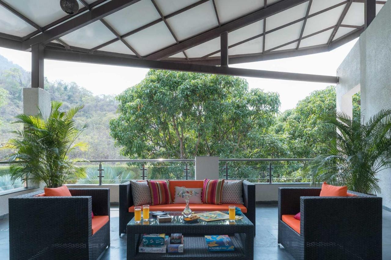 The Leaf By Stayvista - An Enchanting Escape Offering A Pool, Terrace, Lush Lawn, Contemporary Interiors, And Indoor Games Alibag Luaran gambar