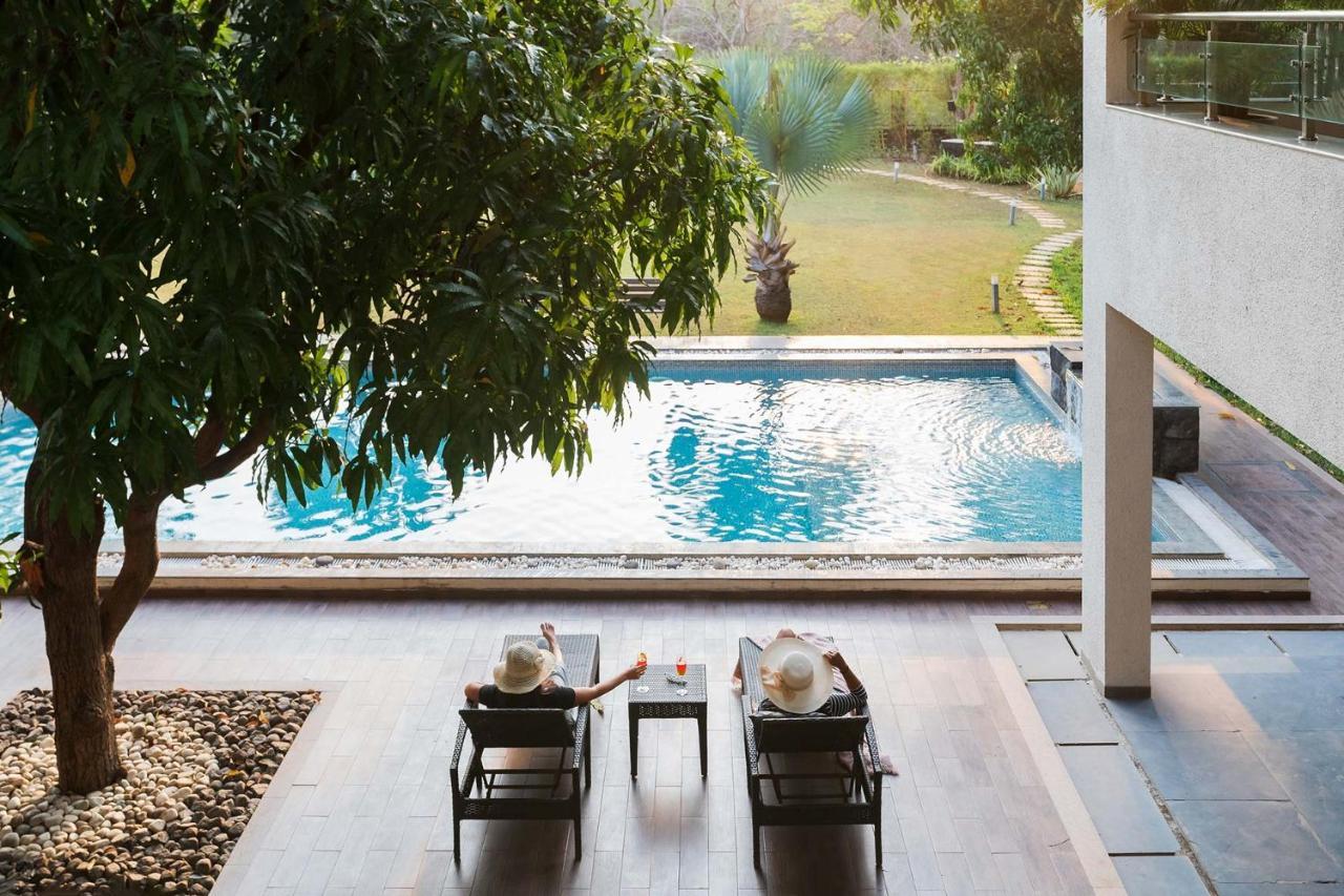 The Leaf By Stayvista - An Enchanting Escape Offering A Pool, Terrace, Lush Lawn, Contemporary Interiors, And Indoor Games Alibag Luaran gambar