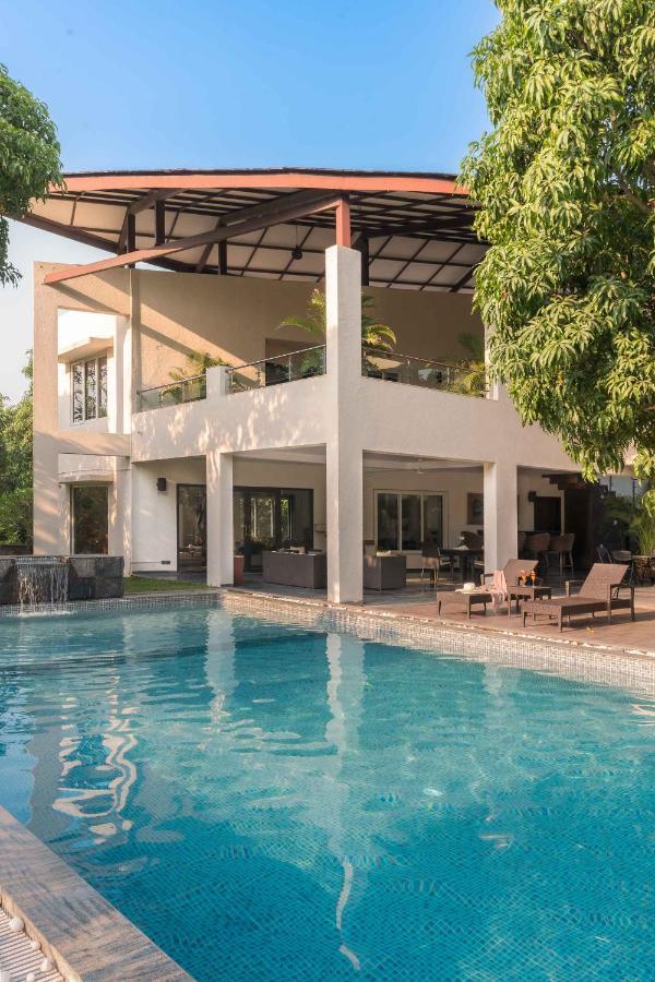 The Leaf By Stayvista - An Enchanting Escape Offering A Pool, Terrace, Lush Lawn, Contemporary Interiors, And Indoor Games Alibag Luaran gambar