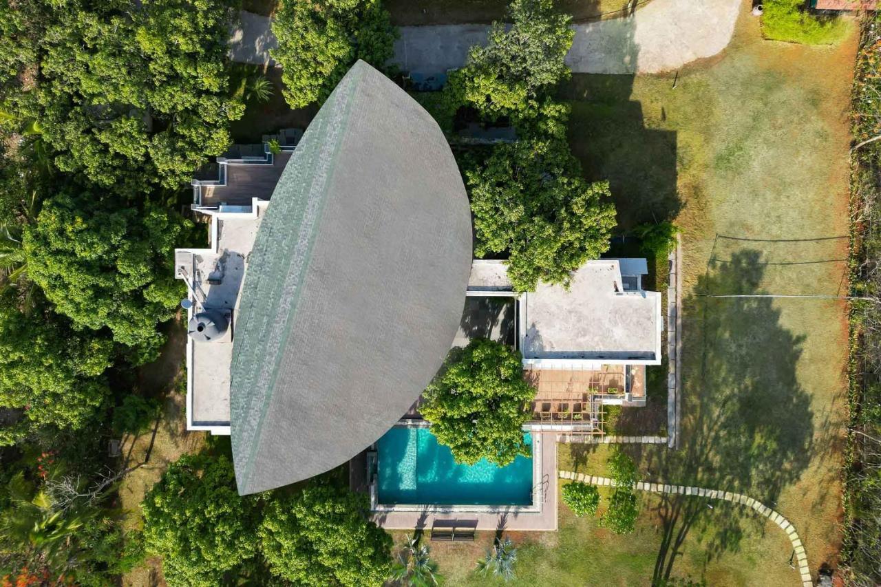 The Leaf By Stayvista - An Enchanting Escape Offering A Pool, Terrace, Lush Lawn, Contemporary Interiors, And Indoor Games Alibag Luaran gambar