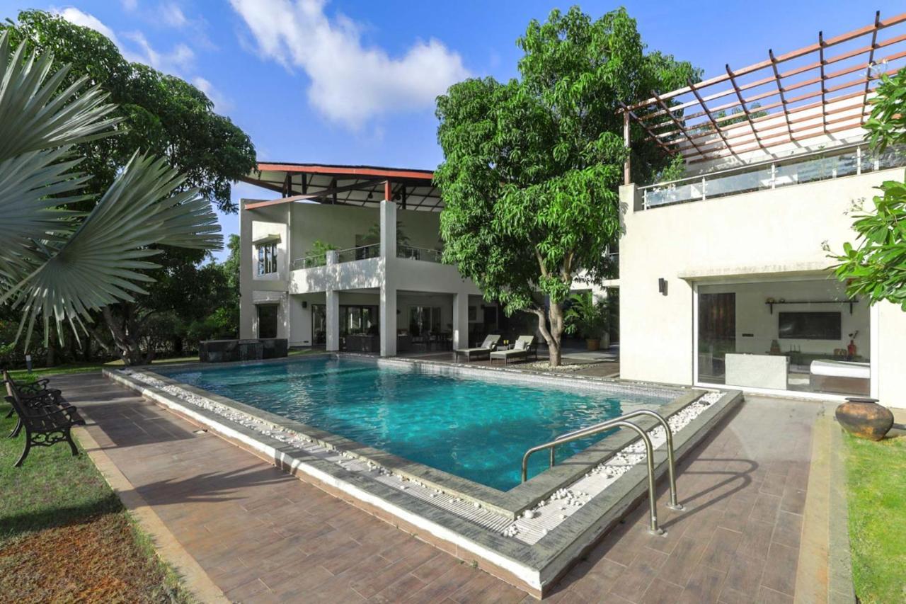 The Leaf By Stayvista - An Enchanting Escape Offering A Pool, Terrace, Lush Lawn, Contemporary Interiors, And Indoor Games Alibag Luaran gambar