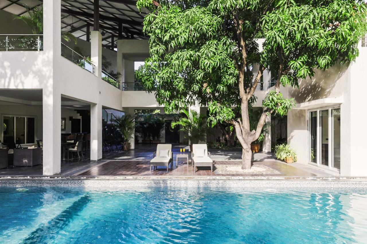 The Leaf By Stayvista - An Enchanting Escape Offering A Pool, Terrace, Lush Lawn, Contemporary Interiors, And Indoor Games Alibag Luaran gambar